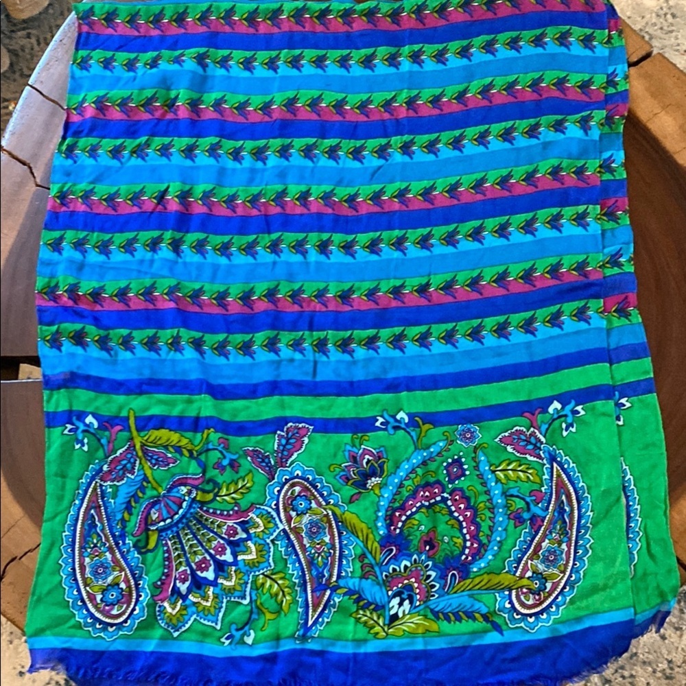 Vera Bradley Emerald Paisley Soft Fringe Rayon Scarf 66 X 26